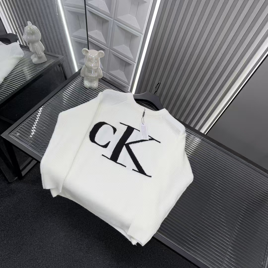 🛒购物价：💰129 秋冬爆款热销款推荐⭐CK针织毛衣 胸前大字母Logo🪡三标齐全官网一致，放大看细节📷原相机实物拍摄 
颜色：白色
尺码：L-4xl
 L（80～105斤）
XL（105～120斤）
2XL（120～140斤）
3XL（140～160斤）
4XL（160～180斤）
