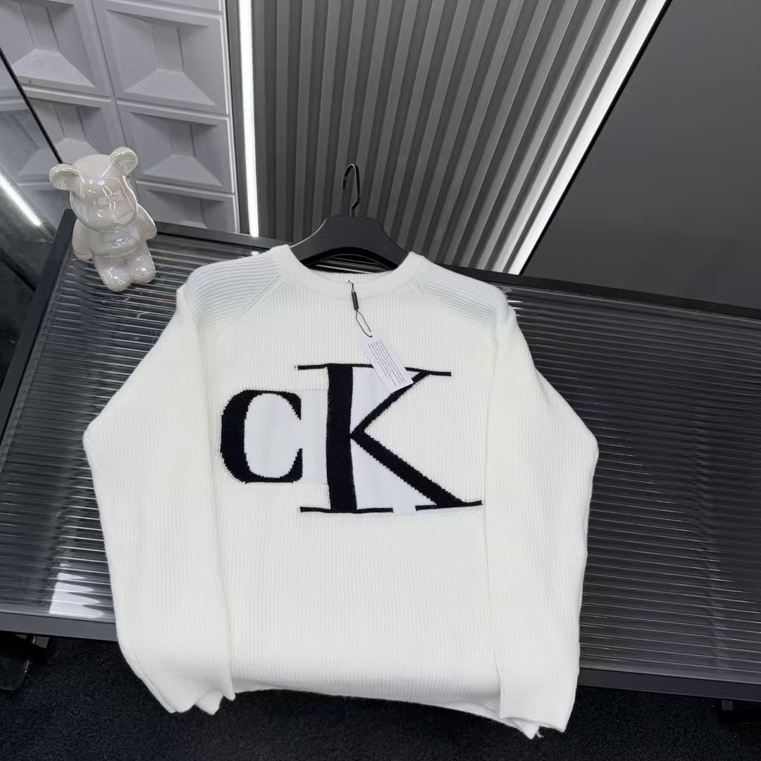 🛒购物价：💰129 秋冬爆款热销款推荐⭐CK针织毛衣 胸前大字母Logo🪡三标齐全官网一致，放大看细节📷原相机实物拍摄 
颜色：白色
尺码：L-4xl
 L（80～105斤）
XL（105～120斤）
2XL（120～140斤）
3XL（140～160斤）
4XL（160～180斤）