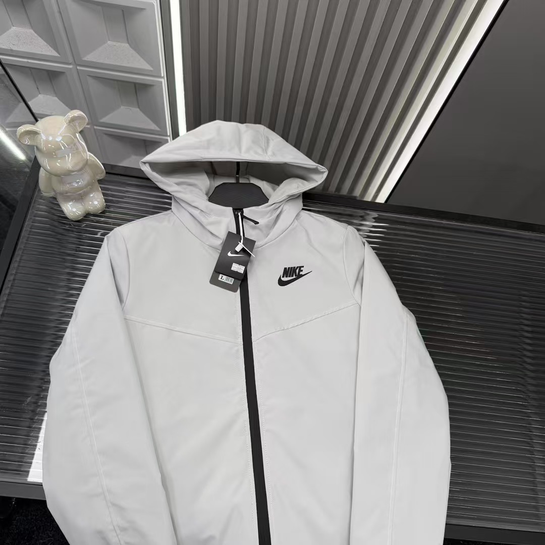 🛒购物价：💰219 秋冬爆款热销款推荐⭐Nike耐克二棉连帽外套 胸前硅胶立体Logo 风行者加厚款🪡三标齐全官网一致，放大看细节📷原相机实物拍摄 
颜色：白色
尺码：L-4xl
 L（80～105斤）
XL（105～120斤）
2XL（120～140斤）
3XL（140～160斤）
4XL（160～180斤）
