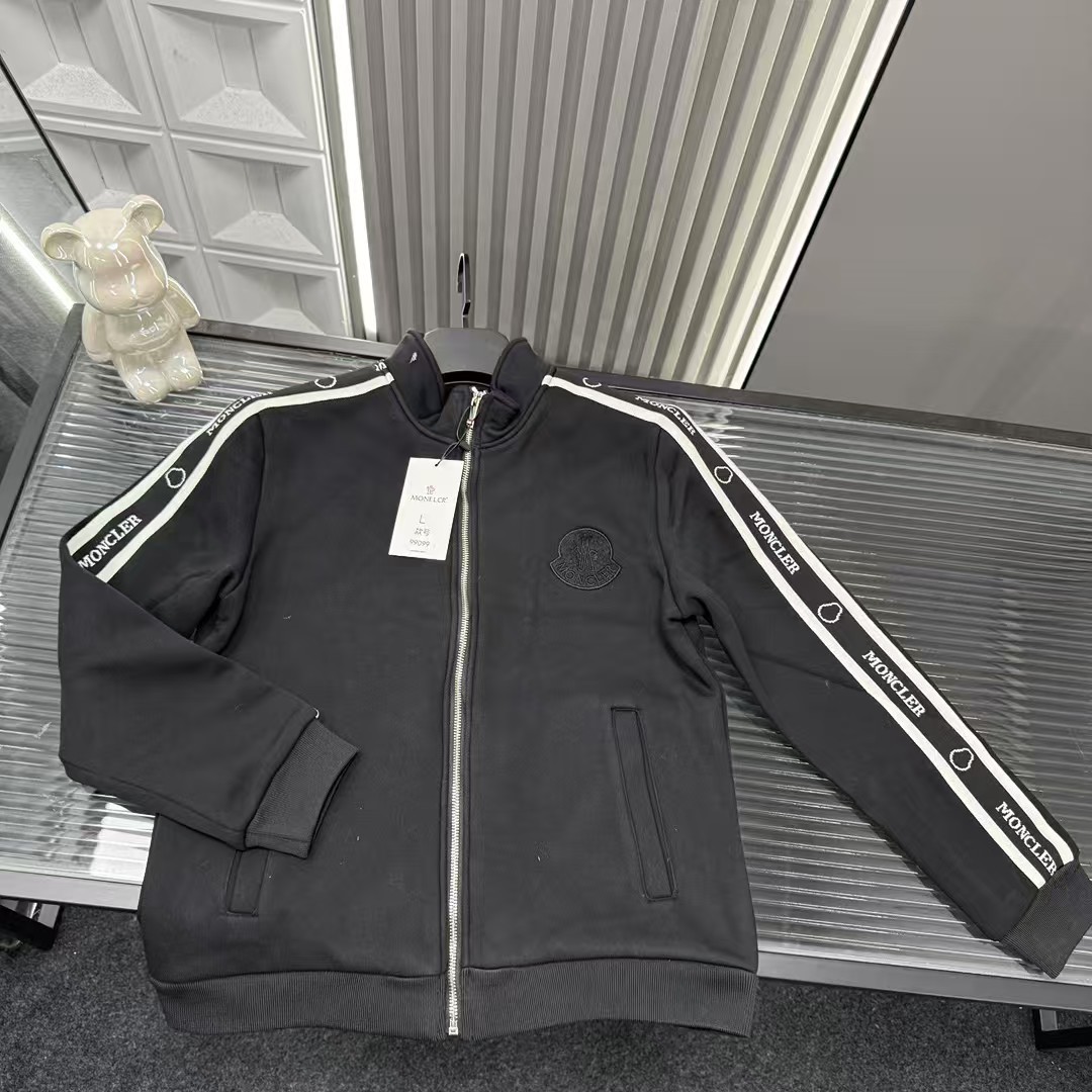 🛒购物价：💰215 秋冬爆款热销款推荐⭐蒙口二棉加厚外套  侧标织带字母图案胸前刺绣黑标🪡三标齐全官网一致，放大看细节📷原相机实物拍摄 
颜色：黑色
尺码：L-4xl
 L（80～105斤）
XL（105～120斤）
2XL（120～140斤）
3XL（140～160斤）
4XL（160～180斤）