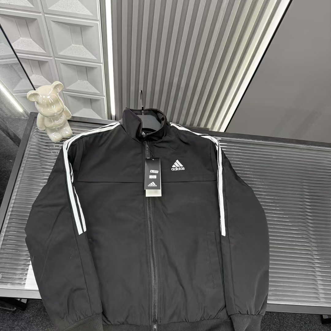 🛒购物价：💰219 秋冬爆款热销款推荐⭐AD阿迪达斯二棉加厚外套 QQ糖同款三杠刺绣Logo立领外套🪡三标齐全官网一致，放大看细节📷原相机实物拍摄 
颜色：黑色
尺码：L-4xl
 L（80～105斤）
XL（105～120斤）
2XL（120～140斤）
3XL（140～160斤）
4XL（160～180斤）