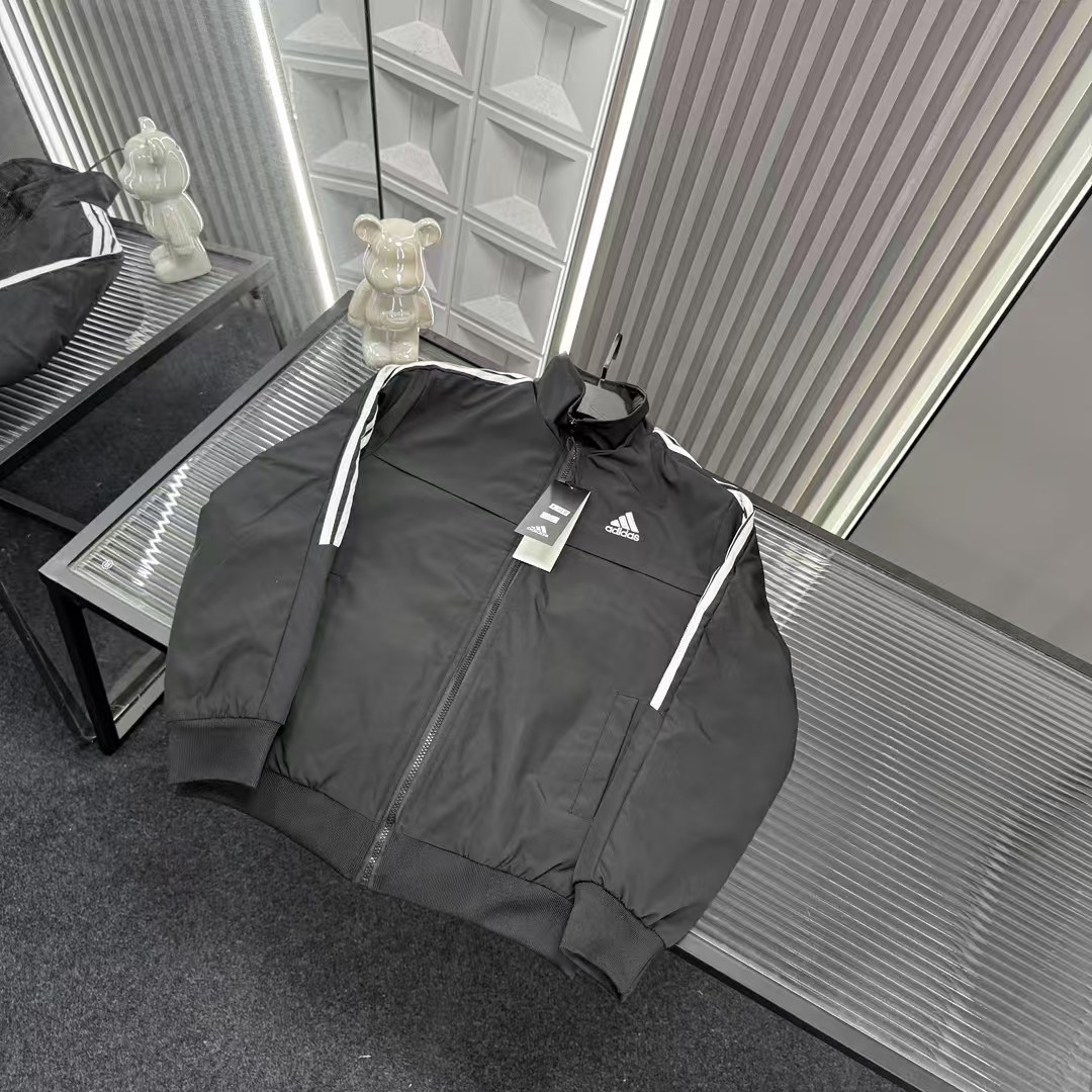 🛒购物价：💰219 秋冬爆款热销款推荐⭐AD阿迪达斯二棉加厚外套 QQ糖同款三杠刺绣Logo立领外套🪡三标齐全官网一致，放大看细节📷原相机实物拍摄 
颜色：黑色
尺码：L-4xl
 L（80～105斤）
XL（105～120斤）
2XL（120～140斤）
3XL（140～160斤）
4XL（160～180斤）