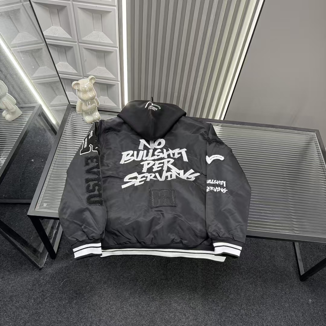 🛒购物价：💰229 秋冬爆款热销款推荐⭐Evisu福神二棉加厚外套  满印毛巾绣刺绣字母图案  连帽外套🪡三标齐全官网一致，放大看细节📷原相机实物拍摄 
颜色：黑色
尺码：L-4xl
 L（80～105斤）
XL（105～120斤）
2XL（120～140斤）
3XL（140～160斤）
4XL（160～180斤）