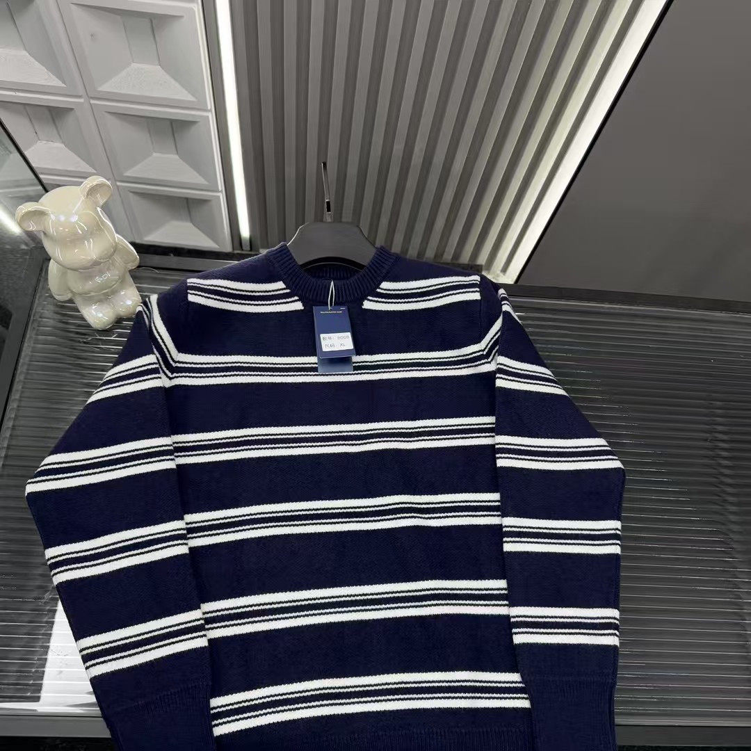 🛒购物价：💰129 秋冬爆款热销款推荐⭐Lv路易威登针织毛衣  满印条纹图案撞色🪡三标齐全官网一致，放大看细节📷原相机实物拍摄 
颜色：藏青色
尺码：L-4xl
 L（80～105斤）
XL（105～120斤）
2XL（120～140斤）
3XL（140～160斤）
4XL（160～180斤）