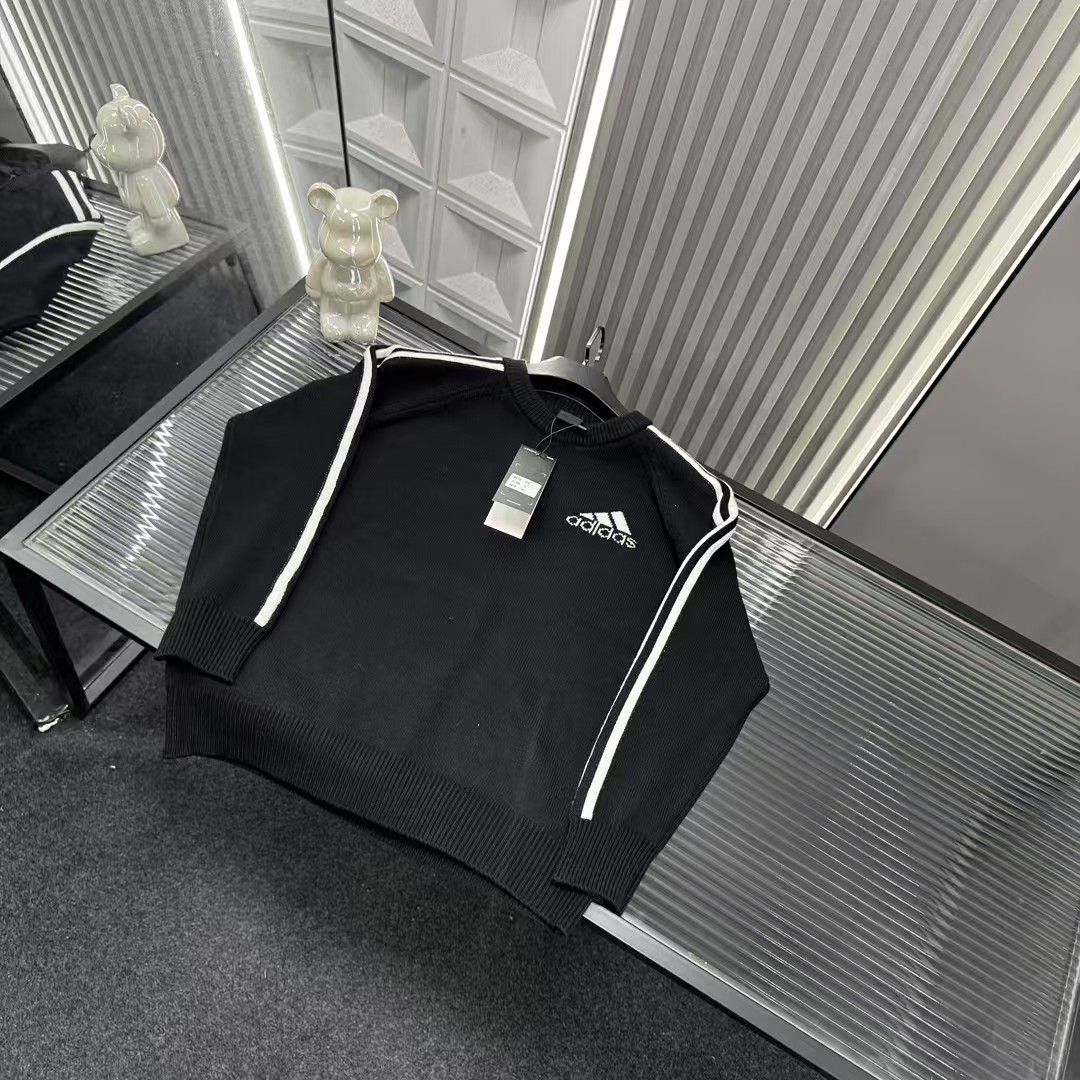 🛒购物价：💰129 秋冬爆款热销款推荐⭐AD阿迪达斯针织毛衣  三道杠胸前Logo一体针织毛衣🪡三标齐全官网一致，放大看细节📷原相机实物拍摄 
颜色：黑色
尺码：L-4xl
 L（80～105斤）
XL（105～120斤）
2XL（120～140斤）
3XL（140～160斤）
4XL（160～180斤）