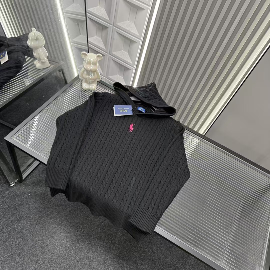 🛒购物价：💰159 秋冬爆款热销款推荐⭐拉夫劳伦.保罗针织连帽毛衣 胸前刺绣粉色战马 麻花针织毛衣🪡三标齐全官网一致，放大看细节📷原相机实物拍摄 
颜色：黑色
尺码：L-4xl
 L（80～105斤）
XL（105～120斤）
2XL（120～140斤）
3XL（140～160斤）
4XL（160～180斤）