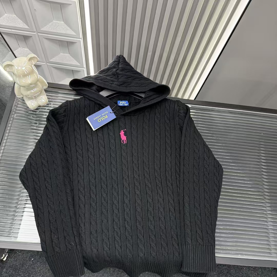 🛒购物价：💰159 秋冬爆款热销款推荐⭐拉夫劳伦.保罗针织连帽毛衣 胸前刺绣粉色战马 麻花针织毛衣🪡三标齐全官网一致，放大看细节📷原相机实物拍摄 
颜色：黑色
尺码：L-4xl
 L（80～105斤）
XL（105～120斤）
2XL（120～140斤）
3XL（140～160斤）
4XL（160～180斤）