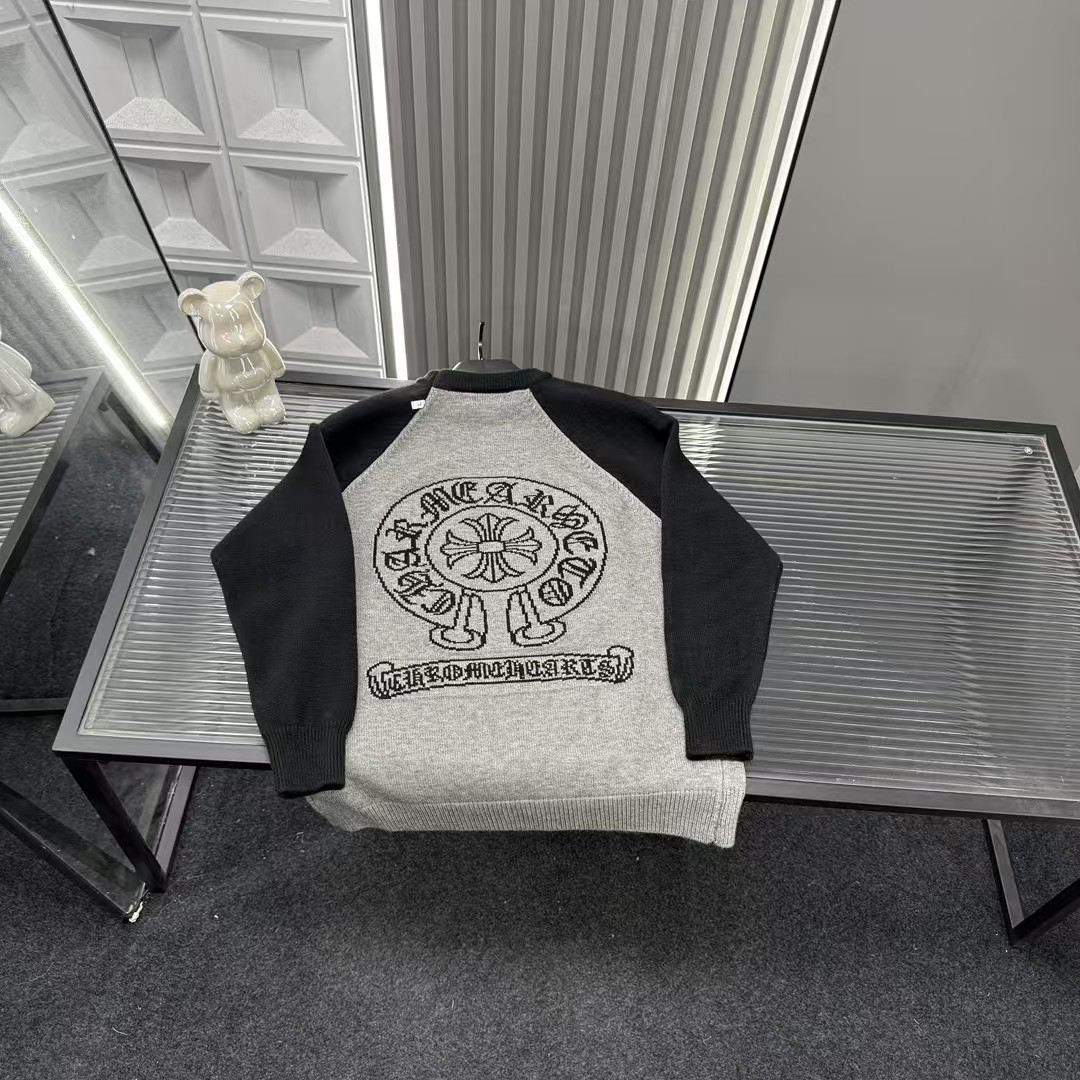 🛒购物价：💰129 秋冬爆款热销款推荐⭐克罗心圆领针织毛衣  拼接撞色后背满印图案🪡三标齐全官网一致，放大看细节📷原相机实物拍摄 
颜色：黑色
尺码：L-4xl
 L（80～105斤）
XL（105～120斤）
2XL（120～140斤）
3XL（140～160斤）
4XL（160～180斤）