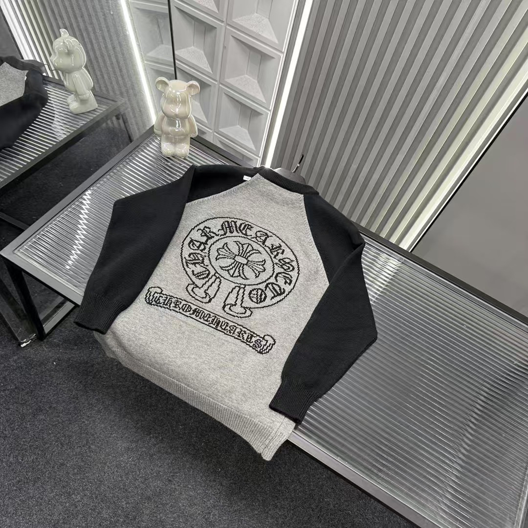 🛒购物价：💰129 秋冬爆款热销款推荐⭐克罗心圆领针织毛衣  拼接撞色后背满印图案🪡三标齐全官网一致，放大看细节📷原相机实物拍摄 
颜色：黑色
尺码：L-4xl
 L（80～105斤）
XL（105～120斤）
2XL（120～140斤）
3XL（140～160斤）
4XL（160～180斤）