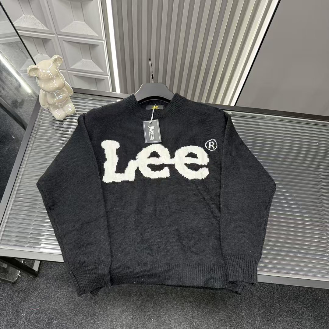 🛒购物价：💰129 秋冬爆款热销款推荐⭐潮牌Lee针织毛衣  胸前字母植绒图案🪡三标齐全官网一致，放大看细节📷原相机实物拍摄 
颜色：黑色
尺码：L-4xl
 L（80～105斤）
XL（105～120斤）
2XL（120～140斤）
3XL（140～160斤）
4XL（160～180斤）