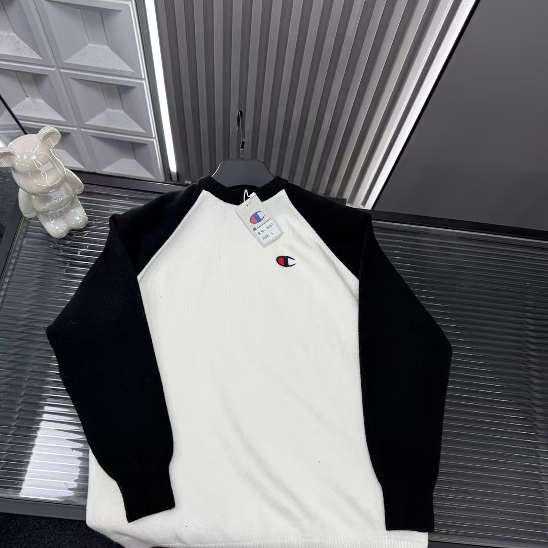 🛒购物价：💰129 秋冬爆款热销款推荐⭐冠军针织毛衣  拼接黑白撞色🪡三标齐全官网一致，放大看细节📷原相机实物拍摄 
颜色：白色
尺码：L-4xl
 L（80～105斤）
XL（105～120斤）
2XL（120～140斤）
3XL（140～160斤）
4XL（160～180斤）