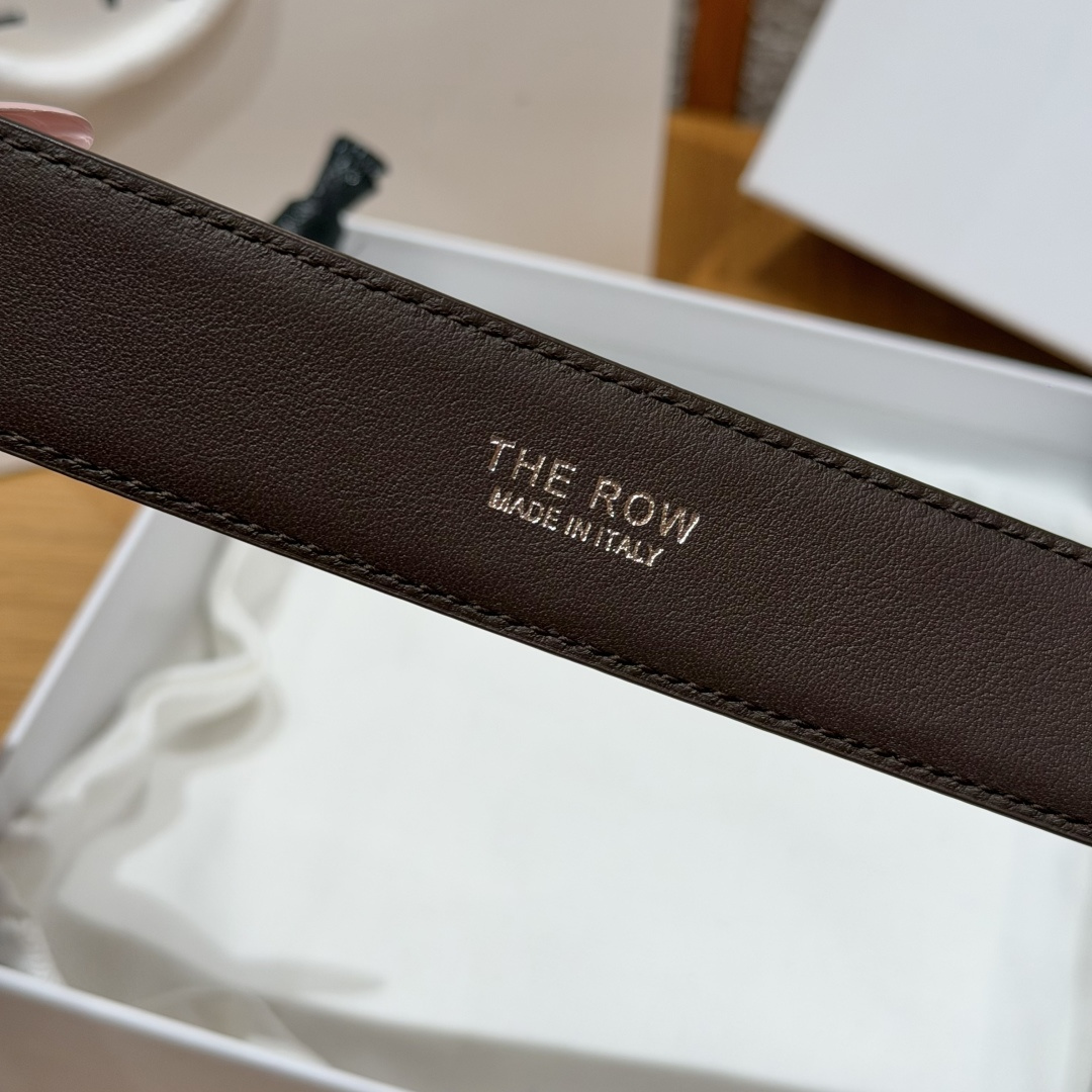 -THE ROW✨ Classic Belt 30mm 经典款腰带 窄款亮面小牛皮腰带,搭配金属针扣与一体式固定皮圈。3 -THE ROW✨ Classic Belt 30mm 经典款腰带 窄款亮面小牛皮腰带,搭配金属针扣与一体式固定皮圈。3