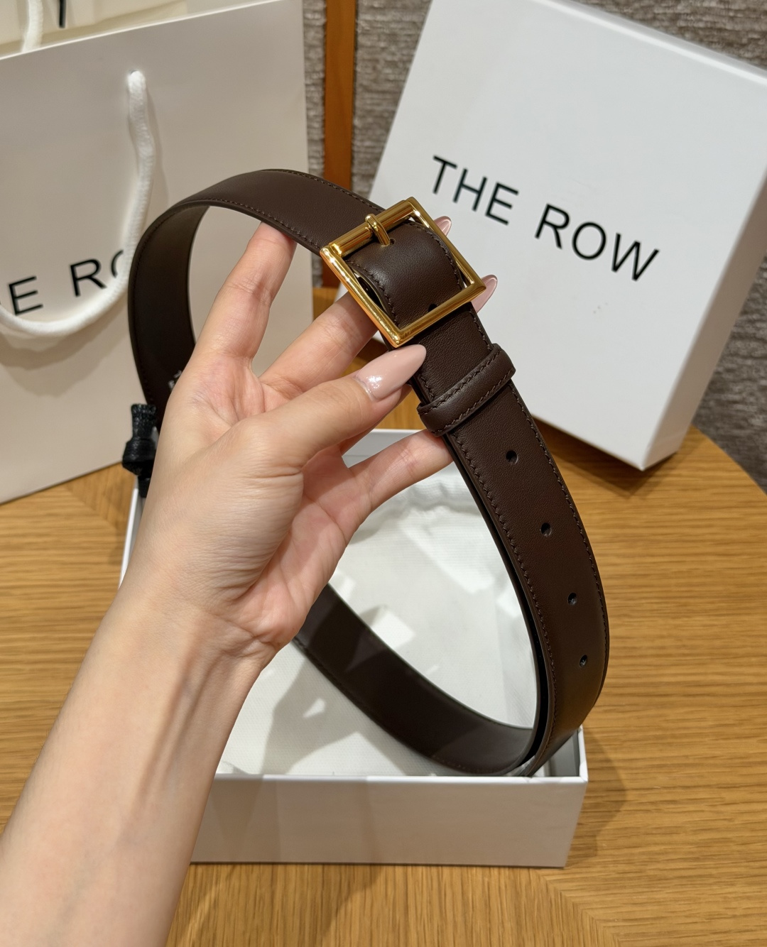 -THE ROW✨ Classic Belt 30mm 经典款腰带 窄款亮面小牛皮腰带,搭配金属针扣与一体式固定皮圈。3 -THE ROW✨ Classic Belt 30mm 经典款腰带 窄款亮面小牛皮腰带,搭配金属针扣与一体式固定皮圈。3