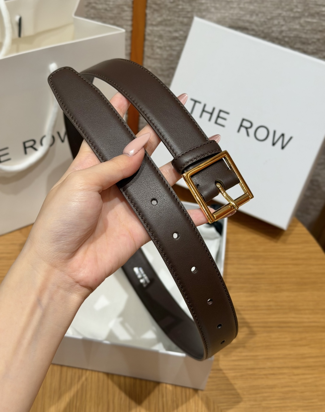 -THE ROW✨ Classic Belt 30mm 经典款腰带 窄款亮面小牛皮腰带,搭配金属针扣与一体式固定皮圈。3 -THE ROW✨ Classic Belt 30mm 经典款腰带 窄款亮面小牛皮腰带,搭配金属针扣与一体式固定皮圈。3