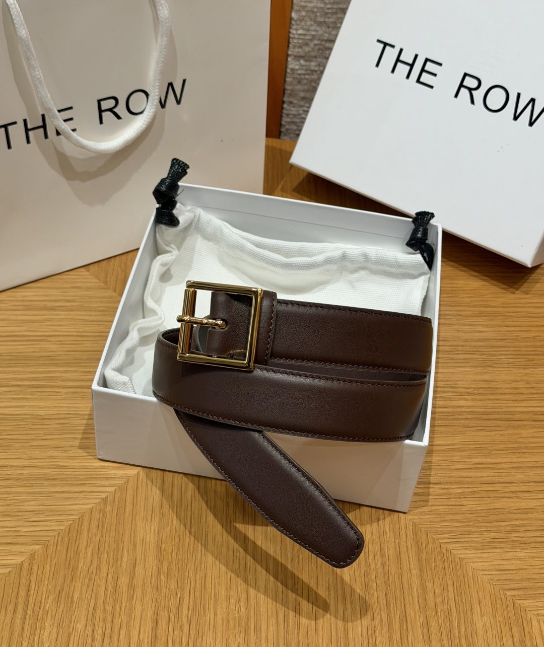 -THE ROW✨ Classic Belt 30mm 经典款腰带 窄款亮面小牛皮腰带,搭配金属针扣与一体式固定皮圈。3 -THE ROW✨ Classic Belt 30mm 经典款腰带 窄款亮面小牛皮腰带,搭配金属针扣与一体式固定皮圈。3