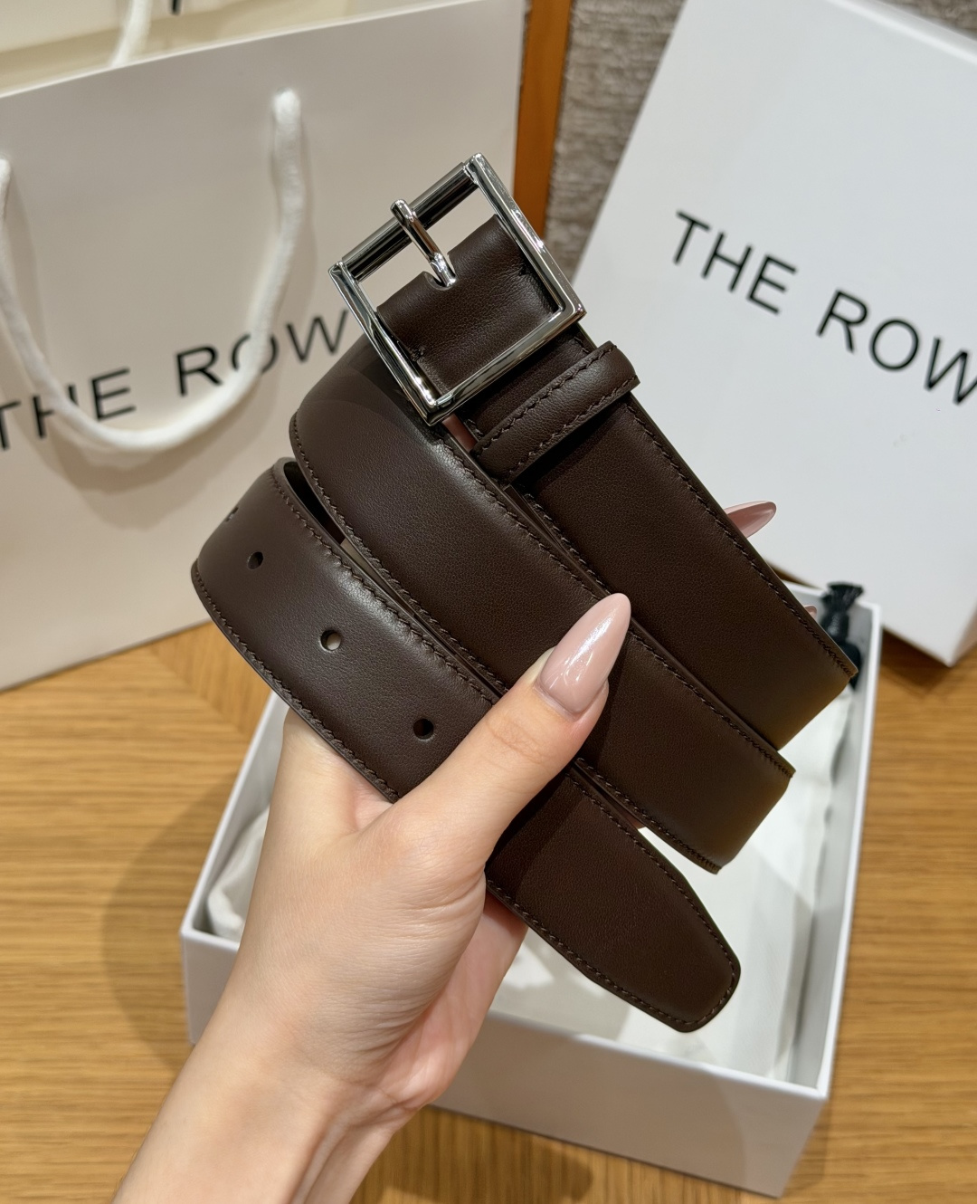 -THE ROW✨ Classic Belt 30mm 经典款腰带 窄款亮面小牛皮腰带,搭配金属针扣与一体式固定皮圈。3 -THE ROW✨ Classic Belt 30mm 经典款腰带 窄款亮面小牛皮腰带,搭配金属针扣与一体式固定皮圈。3