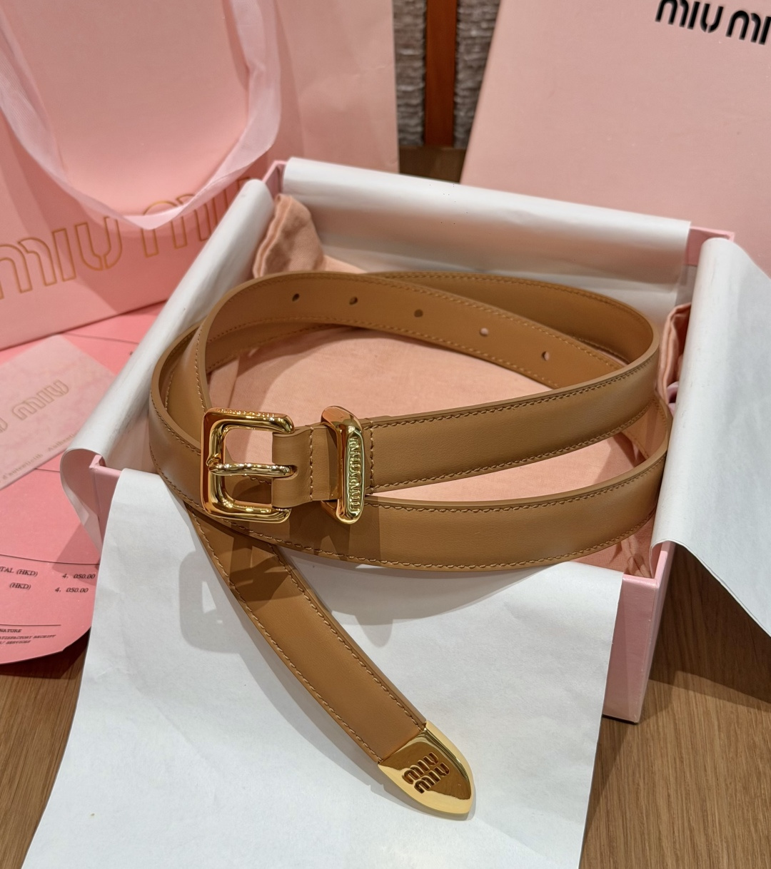 -缪家✨Leather Belt 20mm 皮革腰带 现代与复古的对比在这款柔软皮革腰带的细节中显现,古色古香的效果由金 -缪家✨Leather Belt 20mm 皮革腰带 现代与复古的对比在这款柔软皮革腰带的细节中显现,古色古香的效果由金