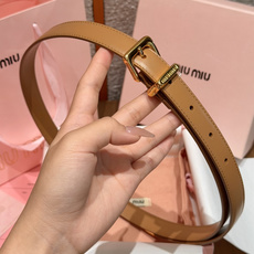 -缪家✨Leather Belt 20mm 皮革腰带 现代与复古的对比在这款柔软皮革腰带的细节中显现,古色古香的效果由金 -缪家✨Leather Belt 20mm 皮革腰带 现代与复古的对比在这款柔软皮革腰带的细节中显现,古色古香的效果由金