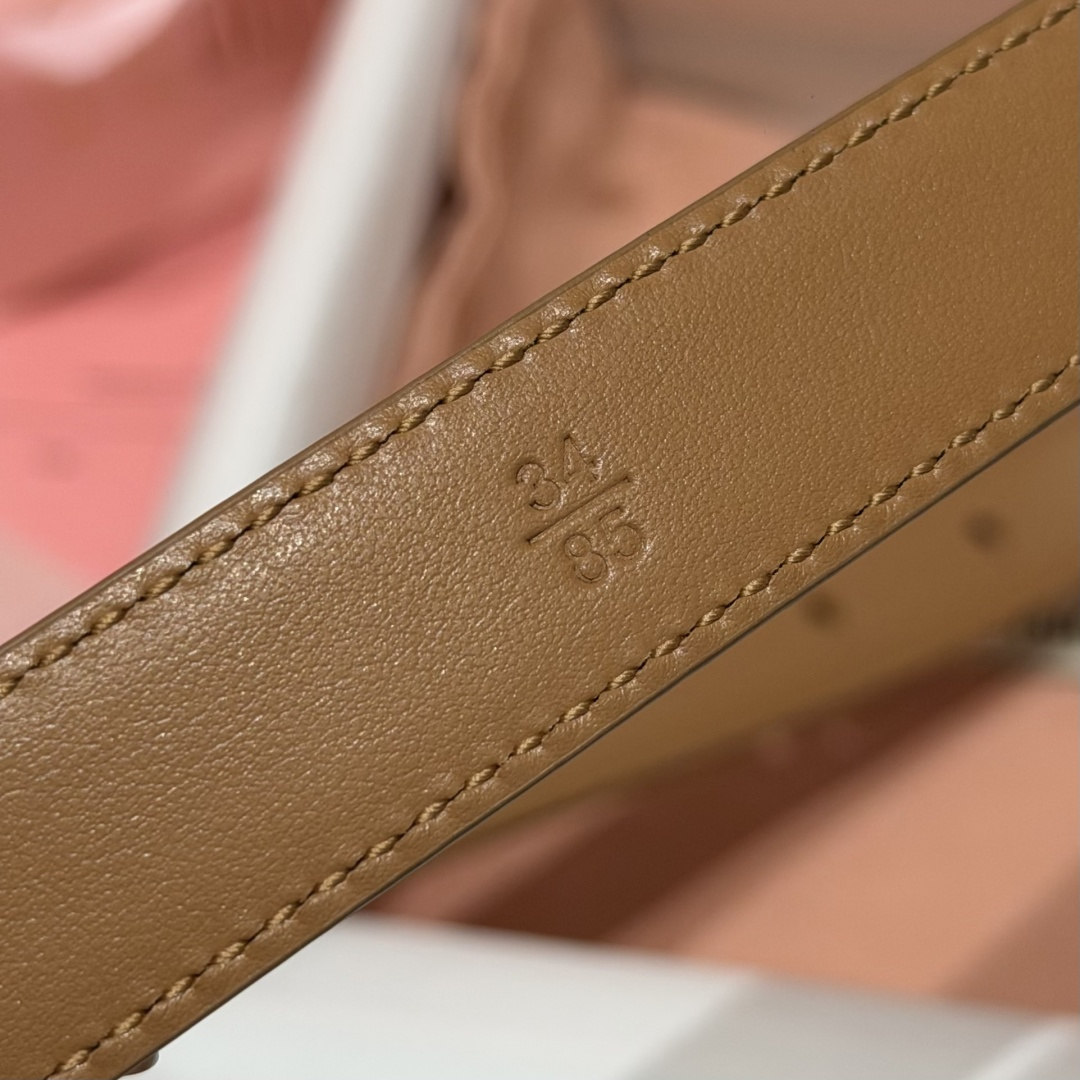 -缪家✨Leather Belt 20mm 皮革腰带 现代与复古的对比在这款柔软皮革腰带的细节中显现,古色古香的效果由金 -缪家✨Leather Belt 20mm 皮革腰带 现代与复古的对比在这款柔软皮革腰带的细节中显现,古色古香的效果由金