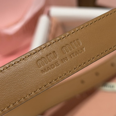 -缪家✨Leather Belt 20mm 皮革腰带 现代与复古的对比在这款柔软皮革腰带的细节中显现,古色古香的效果由金 -缪家✨Leather Belt 20mm 皮革腰带 现代与复古的对比在这款柔软皮革腰带的细节中显现,古色古香的效果由金