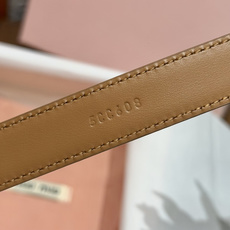 -缪家✨Leather Belt 20mm 皮革腰带 现代与复古的对比在这款柔软皮革腰带的细节中显现,古色古香的效果由金 -缪家✨Leather Belt 20mm 皮革腰带 现代与复古的对比在这款柔软皮革腰带的细节中显现,古色古香的效果由金