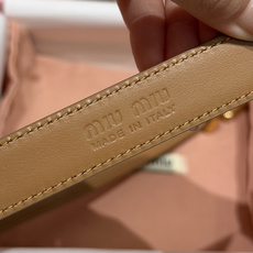 -缪家✨Leather Belt 20mm 皮革腰带 现代与复古的对比在这款柔软皮革腰带的细节中显现,古色古香的效果由金 -缪家✨Leather Belt 20mm 皮革腰带 现代与复古的对比在这款柔软皮革腰带的细节中显现,古色古香的效果由金