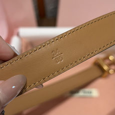 -缪家✨Leather Belt 20mm 皮革腰带 现代与复古的对比在这款柔软皮革腰带的细节中显现,古色古香的效果由金 -缪家✨Leather Belt 20mm 皮革腰带 现代与复古的对比在这款柔软皮革腰带的细节中显现,古色古香的效果由金