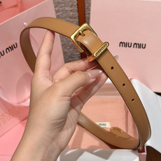 -缪家✨Leather Belt 20mm 皮革腰带 现代与复古的对比在这款柔软皮革腰带的细节中显现,古色古香的效果由金 -缪家✨Leather Belt 20mm 皮革腰带 现代与复古的对比在这款柔软皮革腰带的细节中显现,古色古香的效果由金