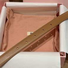 -缪家✨Leather Belt 20mm 皮革腰带 现代与复古的对比在这款柔软皮革腰带的细节中显现,古色古香的效果由金 -缪家✨Leather Belt 20mm 皮革腰带 现代与复古的对比在这款柔软皮革腰带的细节中显现,古色古香的效果由金