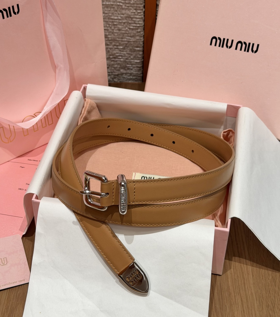 -缪家✨Leather Belt 20mm 皮革腰带 现代与复古的对比在这款柔软皮革腰带的细节中显现,古色古香的效果由金 -缪家✨Leather Belt 20mm 皮革腰带 现代与复古的对比在这款柔软皮革腰带的细节中显现,古色古香的效果由金
