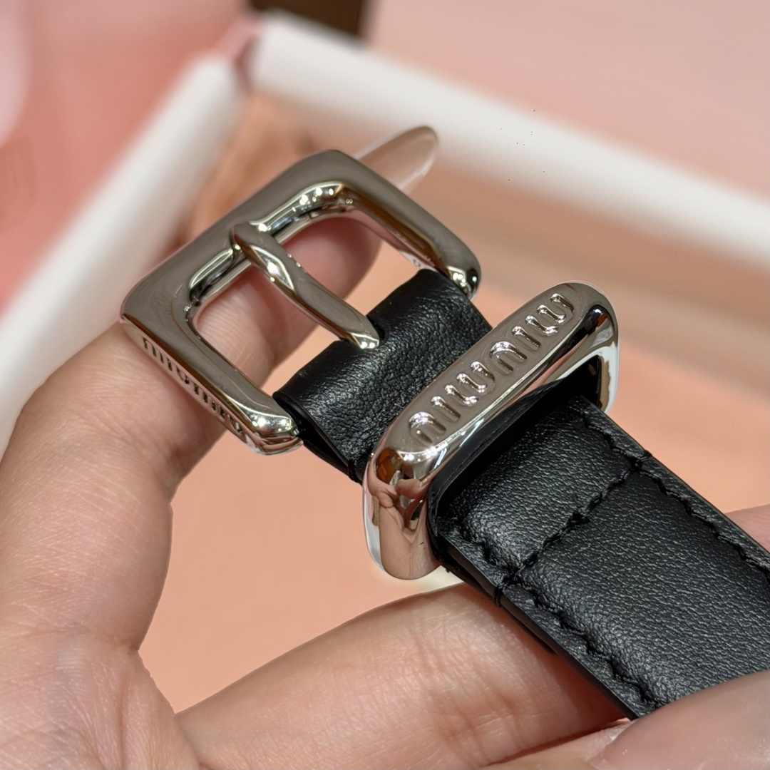 -缪家✨Leather Belt 20mm 皮革腰带 现代与复古的对比在这款柔软皮革腰带的细节中显现,古色古香的效果由金 -缪家✨Leather Belt 20mm 皮革腰带 现代与复古的对比在这款柔软皮革腰带的细节中显现,古色古香的效果由金