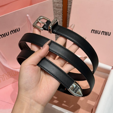 -缪家✨Leather Belt 20mm 皮革腰带 现代与复古的对比在这款柔软皮革腰带的细节中显现,古色古香的效果由金 -缪家✨Leather Belt 20mm 皮革腰带 现代与复古的对比在这款柔软皮革腰带的细节中显现,古色古香的效果由金