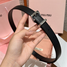 -缪家✨Leather Belt 20mm 皮革腰带 现代与复古的对比在这款柔软皮革腰带的细节中显现,古色古香的效果由金 -缪家✨Leather Belt 20mm 皮革腰带 现代与复古的对比在这款柔软皮革腰带的细节中显现,古色古香的效果由金