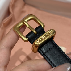 -缪家✨Leather Belt 20mm 皮革腰带 现代与复古的对比在这款柔软皮革腰带的细节中显现,古色古香的效果由金 -缪家✨Leather Belt 20mm 皮革腰带 现代与复古的对比在这款柔软皮革腰带的细节中显现,古色古香的效果由金