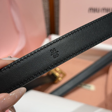 -缪家✨Leather Belt 20mm 皮革腰带 现代与复古的对比在这款柔软皮革腰带的细节中显现,古色古香的效果由金 -缪家✨Leather Belt 20mm 皮革腰带 现代与复古的对比在这款柔软皮革腰带的细节中显现,古色古香的效果由金
