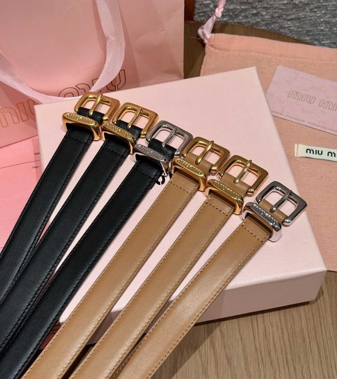 -缪家✨Leather Belt 20mm 皮革腰带 现代与复古的对比在这款柔软皮革腰带的细节中显现,古色古香的效果由金 -缪家✨Leather Belt 20mm 皮革腰带 现代与复古的对比在这款柔软皮革腰带的细节中显现,古色古香的效果由金
