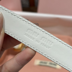-缪家✨Leather Belt 20mm 皮革腰带 现代与复古的对比在这款柔软皮革腰带的细节中显现,古色古香的效果由金 -缪家✨Leather Belt 20mm 皮革腰带 现代与复古的对比在这款柔软皮革腰带的细节中显现,古色古香的效果由金