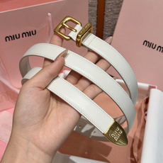-缪家✨Leather Belt 20mm 皮革腰带 现代与复古的对比在这款柔软皮革腰带的细节中显现,古色古香的效果由金 -缪家✨Leather Belt 20mm 皮革腰带 现代与复古的对比在这款柔软皮革腰带的细节中显现,古色古香的效果由金