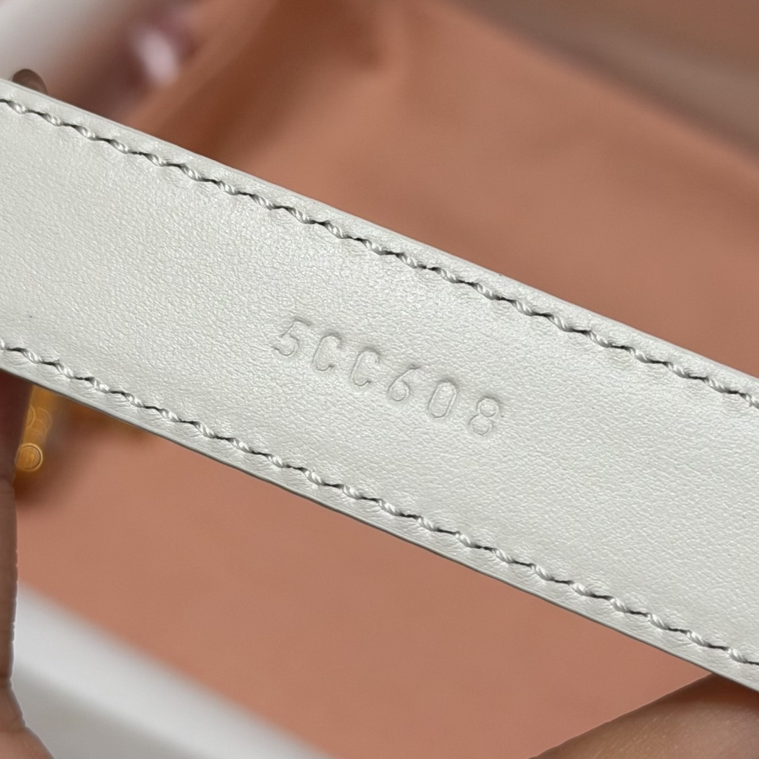 -缪家✨Leather Belt 20mm 皮革腰带 现代与复古的对比在这款柔软皮革腰带的细节中显现,古色古香的效果由金 -缪家✨Leather Belt 20mm 皮革腰带 现代与复古的对比在这款柔软皮革腰带的细节中显现,古色古香的效果由金