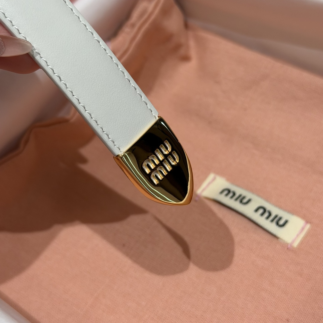 -缪家✨Leather Belt 20mm 皮革腰带 现代与复古的对比在这款柔软皮革腰带的细节中显现,古色古香的效果由金 -缪家✨Leather Belt 20mm 皮革腰带 现代与复古的对比在这款柔软皮革腰带的细节中显现,古色古香的效果由金
