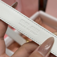 -缪家✨Leather Belt 20mm 皮革腰带 现代与复古的对比在这款柔软皮革腰带的细节中显现,古色古香的效果由金 -缪家✨Leather Belt 20mm 皮革腰带 现代与复古的对比在这款柔软皮革腰带的细节中显现,古色古香的效果由金