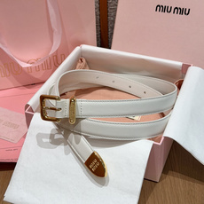 -缪家✨Leather Belt 20mm 皮革腰带 现代与复古的对比在这款柔软皮革腰带的细节中显现,古色古香的效果由金 -缪家✨Leather Belt 20mm 皮革腰带 现代与复古的对比在这款柔软皮革腰带的细节中显现,古色古香的效果由金
