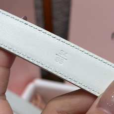 -缪家✨Leather Belt 20mm 皮革腰带 现代与复古的对比在这款柔软皮革腰带的细节中显现,古色古香的效果由金 -缪家✨Leather Belt 20mm 皮革腰带 现代与复古的对比在这款柔软皮革腰带的细节中显现,古色古香的效果由金
