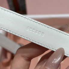 -缪家✨Leather Belt 20mm 皮革腰带 现代与复古的对比在这款柔软皮革腰带的细节中显现,古色古香的效果由金 -缪家✨Leather Belt 20mm 皮革腰带 现代与复古的对比在这款柔软皮革腰带的细节中显现,古色古香的效果由金
