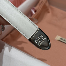 -缪家✨Leather Belt 20mm 皮革腰带 现代与复古的对比在这款柔软皮革腰带的细节中显现,古色古香的效果由金 -缪家✨Leather Belt 20mm 皮革腰带 现代与复古的对比在这款柔软皮革腰带的细节中显现,古色古香的效果由金
