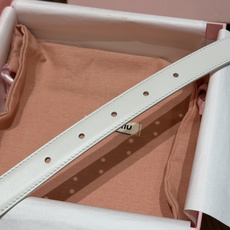 -缪家✨Leather Belt 20mm 皮革腰带 现代与复古的对比在这款柔软皮革腰带的细节中显现,古色古香的效果由金 -缪家✨Leather Belt 20mm 皮革腰带 现代与复古的对比在这款柔软皮革腰带的细节中显现,古色古香的效果由金