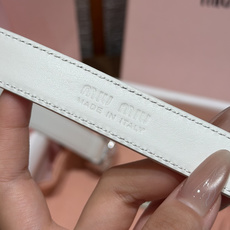 -缪家✨Leather Belt 20mm 皮革腰带 现代与复古的对比在这款柔软皮革腰带的细节中显现,古色古香的效果由金 -缪家✨Leather Belt 20mm 皮革腰带 现代与复古的对比在这款柔软皮革腰带的细节中显现,古色古香的效果由金
