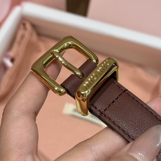-缪家✨Leather Belt 20mm 皮革腰带 现代与复古的对比在这款柔软皮革腰带的细节中显现,古色古香的效果由金 -缪家✨Leather Belt 20mm 皮革腰带 现代与复古的对比在这款柔软皮革腰带的细节中显现,古色古香的效果由金