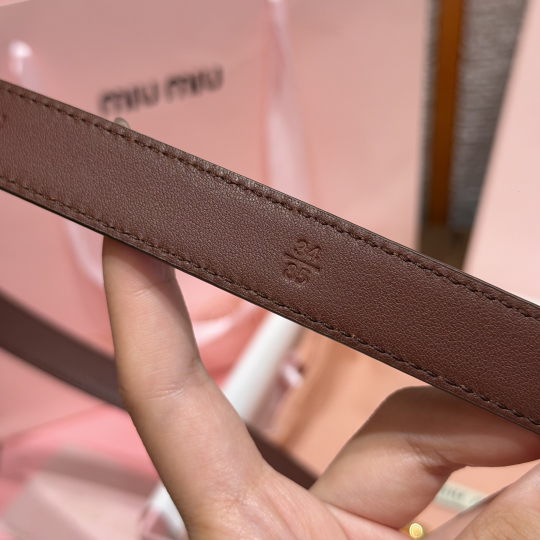 -缪家✨Leather Belt 20mm 皮革腰带 现代与复古的对比在这款柔软皮革腰带的细节中显现,古色古香的效果由金 -缪家✨Leather Belt 20mm 皮革腰带 现代与复古的对比在这款柔软皮革腰带的细节中显现,古色古香的效果由金