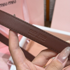 -缪家✨Leather Belt 20mm 皮革腰带 现代与复古的对比在这款柔软皮革腰带的细节中显现,古色古香的效果由金 -缪家✨Leather Belt 20mm 皮革腰带 现代与复古的对比在这款柔软皮革腰带的细节中显现,古色古香的效果由金